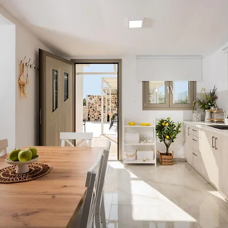 Villa, 4 Bedrooms & Private Pool, By Zantewize * Αλυκών