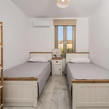 Villa, 4 Bedrooms & Private Pool, By Zantewize * Αλυκών