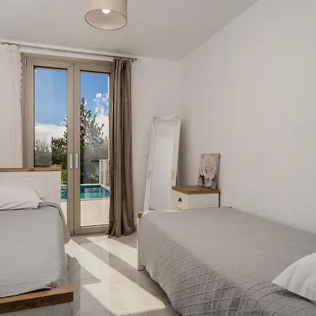 Villa, 4 Bedrooms & Private Pool, By Zantewize