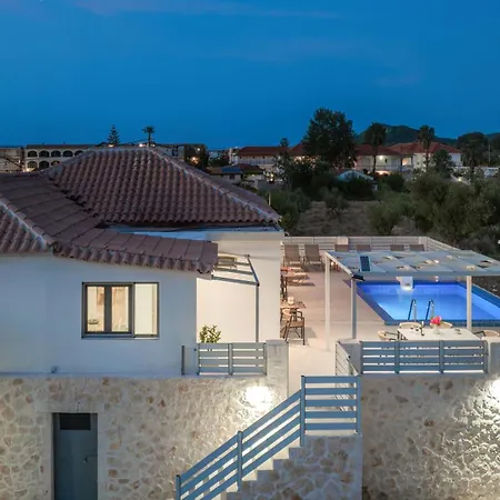 Villa Villa, 4 Bedrooms & Private Pool, By Zantewize *