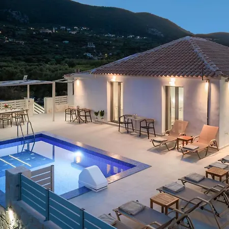 Villa Villa, 4 Bedrooms & Private Pool, By Zantewize Alykes (Zakynthos)